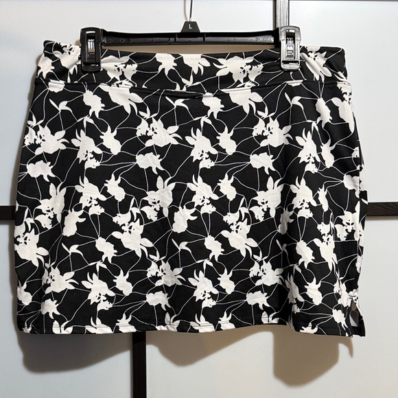 Tranquility by Colorado Clothing Dresses & Skirts - Tranquility by Colorado Clothing Black & White Floral Print Mini Skirt